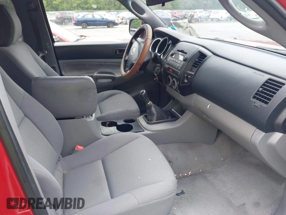 2011 Toyota Tacoma z VIN 5TFUX4EN8BX004834, wystawiony jako IAAI lot #42439354 z przebiegiem 130 974 mil mil oraz . Historia ofert i sprzedaży dostępna na DreamBid. Obrazek 5.