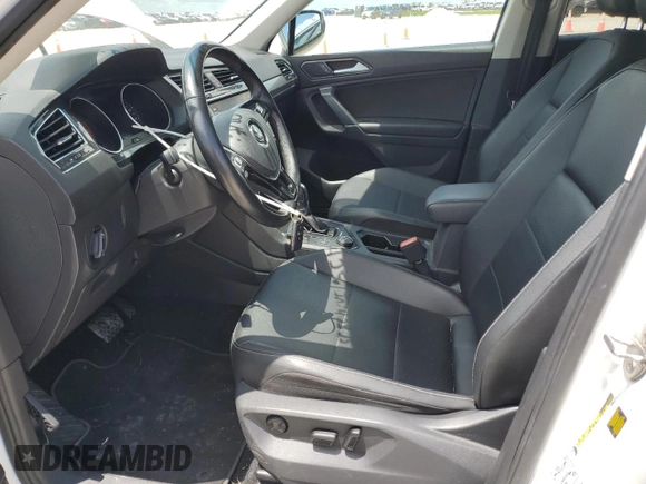 2018 Volkswagen Tiguan SEL z VIN 3VV2B7AX8JM156391, wystawiony jako Copart lot #56233975 z przebiegiem 85 166 mil mil oraz Szkoda całkowita • Salvage title. Historia ofert i sprzedaży dostępna na DreamBid. Obrazek 7.