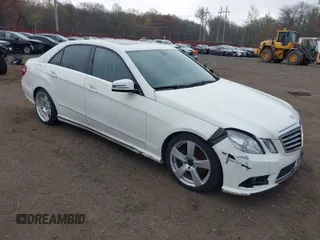 2011 Mercedes-Benz E-Class E 350 Luxury with VIN WDDHF8HB5BA491366, listed as a IAAI auction lot 42101099 with 310,217 mi miles. Bid and sale history available at carsss.com. Image 1.