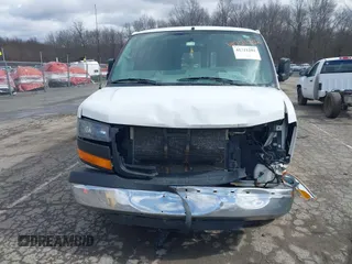 2015 GMC Savana Cargo Van with VIN 1GTW7FCF4F1900721, listed as a IAAI auction lot 41721202 with 228,699 mi miles. Bid and sale history available at carsss.com. Image 6.