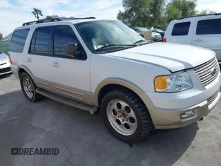 2005 Ford Expedition Eddie Bauer with VIN 1FMFU18565LA43957, listed as a IAAI auction lot 42033072 with 147,816 mi miles. Bid and sale history available at carsss.com. Image 1.