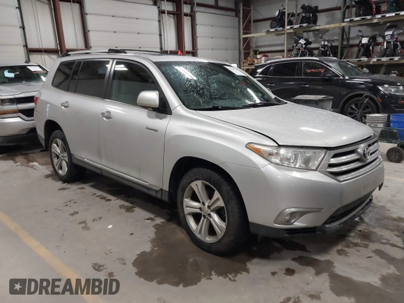 2013 Toyota Highlander Limited z VIN 5TDDK3EH3DS244711, wystawiony jako IAAI lot #41056732 z przebiegiem 156 968 mil mil oraz . Historia ofert i sprzedaży dostępna na DreamBid. Obrazek 1.