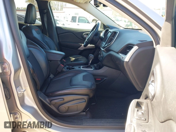 2017 Jeep Cherokee Trailhawk с VIN 1C4PJMBS2HW568695, выставлен на аукционе IAAI как лот 41743347 с пробегом 103 387 миль миль и . История ставок и продаж доступна на DreamBid. Изображение 5.