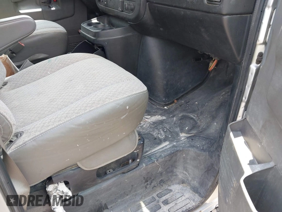 2017 Chevrolet Express Cargo with VIN 1GCWGAFF5H1119563, listed as a IAAI auction lot 42621612 with 164,965 mi miles and . Bid and sale history available at DreamBid. Image 5.