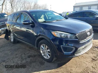 2017 Kia Sorento LX z VIN 5XYPG4A35HG265593, wystawiony jako IAAI lot #41544666 z przebiegiem 281 265 mil mil oraz . Historia ofert i sprzedaży dostępna na DreamBid. Obrazek 1.