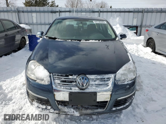 2010 Volkswagen Jetta z VIN 3VWHX7AJ3AM134849, wystawiony jako Copart lot #44730325 z przebiegiem 316 740 mil mil oraz Czysty tytuł • Clean title. Historia ofert i sprzedaży dostępna na DreamBid. Obrazek 5.