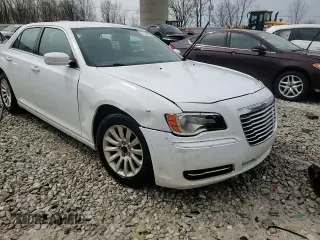 2014 Chrysler 300 z VIN 2C3CCAAG6EH160123, wystawiony jako Copart lot #51525765 z przebiegiem 145 338 mil mil oraz Czysty tytuł • Clean title. Historia ofert i sprzedaży dostępna na DreamBid. Obrazek 13.
