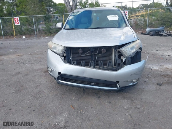 2011 Toyota Highlander with VIN 5TDZK3EH0BS036157, listed as a IAAI auction lot 41589348 with 182,005 mi miles. Bid and sale history available at carsss.com. Image 6.