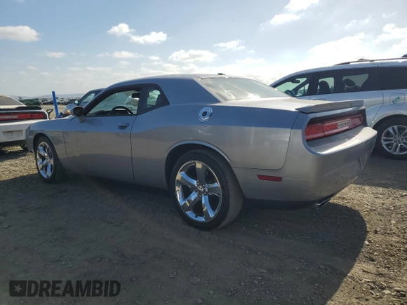2014 Dodge Challenger R/T z VIN 2C3CDYBT2EH101684, wystawiony jako Copart lot #53581785 z przebiegiem 159 637 mil mil oraz Szkoda całkowita • Salvage title. Historia ofert i sprzedaży dostępna na DreamBid. Obrazek 2.