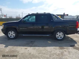 2011 Chevrolet Avalanche LT with VIN 3GNTKFE39BG119720, listed as a IAAI auction lot 42036526 with 190,381 mi miles. Bid and sale history available at carsss.com. Image 14.
