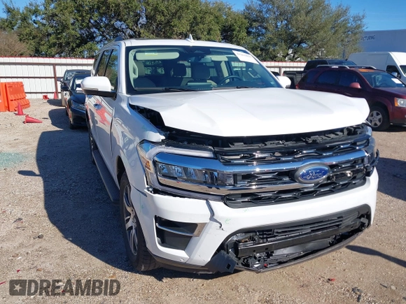2024 Ford Expedition Limited with VIN 1FMJU1K86REA59325, listed as a IAAI auction lot 41263018 with 14,104 mi miles. Bid and sale history available at carsss.com. Image 1.