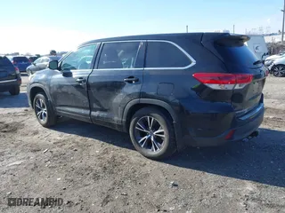 2018 Toyota Highlander LE with VIN 5TDBZRFHXJS825574, listed as a IAAI auction lot 41602075 with 87,954 mi miles. Bid and sale history available at carsss.com. Image 3.