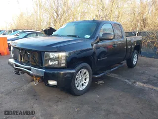 2011 Chevrolet Silverado 1500 LT with VIN 1GCRCSE06BZ300806, listed as a IAAI auction lot 41717597 with 153,697 mi miles. Bid and sale history available at carsss.com. Image 18.