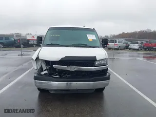 2012 Chevrolet Express Passenger 1LT with VIN 1GAZG1FG2C1158103, listed as a IAAI auction lot 40811071 with 264,063 mi miles. Bid and sale history available at carsss.com. Image 13.