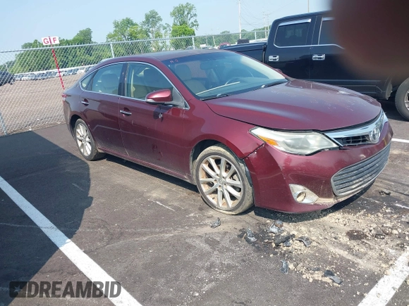 2013 Toyota Avalon XLE z VIN 4T1BK1EB6DU029564, wystawiony jako IAAI lot #42425157 z przebiegiem 228 767 mil mil oraz . Historia ofert i sprzedaży dostępna na DreamBid. Obrazek 1.