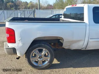 2013 Chevrolet Silverado 1500 LT with VIN 1GCRCSE06DZ273593, listed as a IAAI auction lot 41857478 with 207,175 mi miles. Bid and sale history available at carsss.com. Image 6.