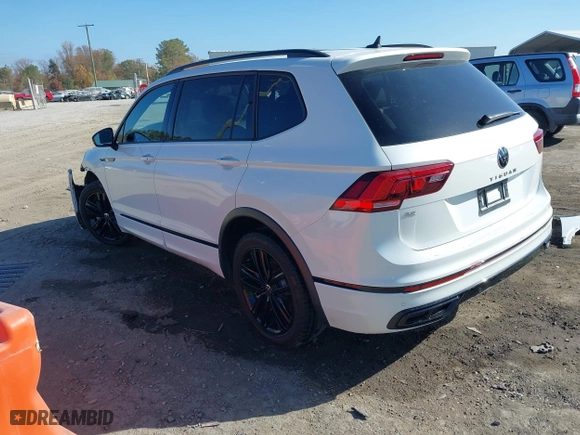 2022 Volkswagen Tiguan SE R-Line Black with VIN 3VVCB7AX8NM131565, listed as a IAAI auction lot 40769279 with 26,000 mi miles. Bid and sale history available at carsss.com. Image 3.
