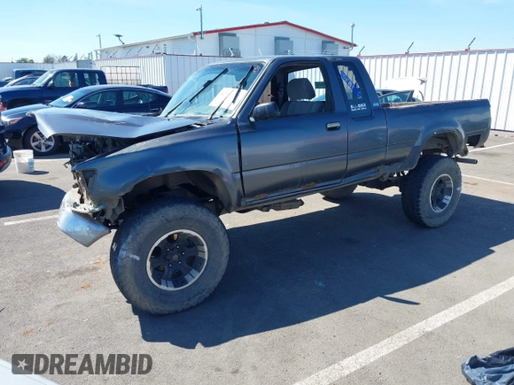 1990 Toyota Pickup SR5 z VIN JT4VN13G7L5019822, wystawiony jako IAAI lot #42194555 z przebiegiem 255 628 mil mil oraz . Historia ofert i sprzedaży dostępna na DreamBid. Obrazek 2.