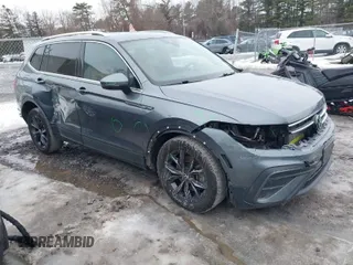 2022 Volkswagen Tiguan SE z VIN 3VV2B7AX2NM105314, wystawiony jako IAAI lot #41655410 z przebiegiem 81 912 mil mil oraz . Historia ofert i sprzedaży dostępna na DreamBid. Obrazek 1.