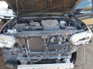 2017 Toyota Tacoma SR5 z VIN 3TMCZ5AN0HM110825, wystawiony jako IAAI lot #42297408 z przebiegiem 126 769 mil mil oraz . Historia ofert i sprzedaży dostępna na DreamBid. Obrazek 10.