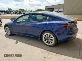 2023 Tesla Model 3 z VIN 5YJ3E1EA5PF449675, wystawiony jako Copart lot #62165015 z przebiegiem 119 704 mil mil oraz Czysty tytuł • Clean title. Historia ofert i sprzedaży dostępna na DreamBid. Obrazek 2.