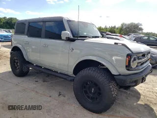 2022 Ford Bronco z VIN 1FMEE5BP9NLB91319, wystawiony jako Copart lot #51629745 z przebiegiem 20 508 mil mil oraz Szkoda całkowita • Salvage title. Historia ofert i sprzedaży dostępna na DreamBid. Obrazek 4.