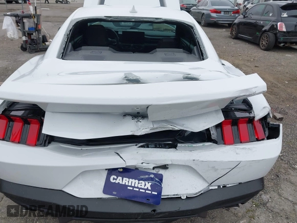 2024 Ford Mustang EcoBoost z VIN 1FA6P8TH3R5109662, wystawiony jako IAAI lot #42164383 z przebiegiem 3 336 mil mil oraz . Historia ofert i sprzedaży dostępna na DreamBid. Obrazek 6.