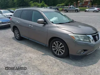 2013 Nissan Pathfinder SV z VIN 5N1AR2MM9DC656765, wystawiony jako IAAI lot #42396966 z przebiegiem 206 233 mil mil oraz . Historia ofert i sprzedaży dostępna na DreamBid. Obrazek 1.