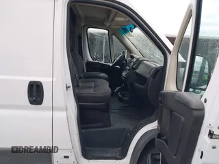 2017 Ram ProMaster Cargo z VIN 3C6TRVDG0HE510415, wystawiony jako IAAI lot #42039265 z przebiegiem 183 670 mil mil oraz . Historia ofert i sprzedaży dostępna na DreamBid. Obrazek 5.