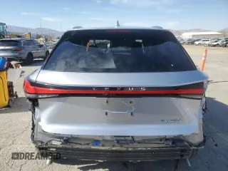 2024 Lexus RX 350 z VIN JTJCHMAAXR2017181, wystawiony jako Copart lot #54021205 z przebiegiem 3 890 mil mil oraz Szkoda całkowita • Salvage title. Historia ofert i sprzedaży dostępna na DreamBid. Obrazek 6.