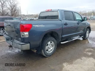 2008 Toyota Tundra z VIN 5TFDV54198X077455, wystawiony jako IAAI lot #41668660 z przebiegiem 164 008 mil mil oraz . Historia ofert i sprzedaży dostępna na DreamBid. Obrazek 4.