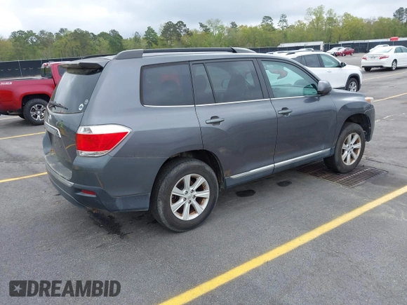 2013 Toyota Highlander with VIN 5TDZA3EH2DS045965, listed as a IAAI auction lot 41922104 with 182,688 mi miles and . Bid and sale history available at DreamBid. Image 4.