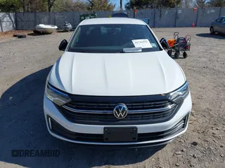2023 Volkswagen Jetta Sport z VIN 3VWBM7BU2PM034287, wystawiony jako IAAI lot #41742935 z przebiegiem 32 818 mil mil oraz . Historia ofert i sprzedaży dostępna na DreamBid. Obrazek 12.