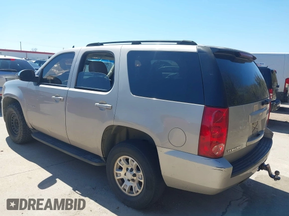 2007 GMC Yukon SLT with VIN 1GKFC13037J136165, listed as a IAAI auction lot 41766226 with 204,677 mi miles. Bid and sale history available at carsss.com. Image 3.