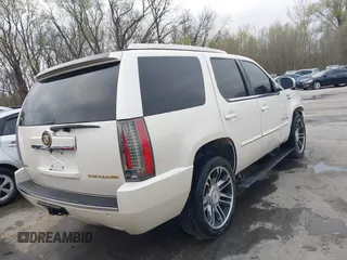 2012 Cadillac Escalade Premium z VIN 1GYS4CEF7CR283261, wystawiony jako IAAI lot #41902992 z przebiegiem 211 232 mil mil oraz . Historia ofert i sprzedaży dostępna na DreamBid. Obrazek 4.