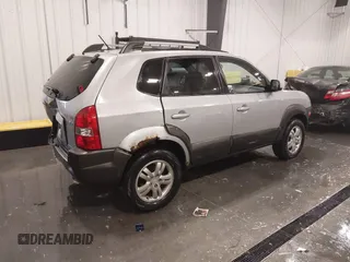 2007 Hyundai Tucson SE with VIN KM8JN12DX7U610529, listed as a IAAI auction lot 41370668 with 172,802 mi miles. Bid and sale history available at carsss.com. Image 4.