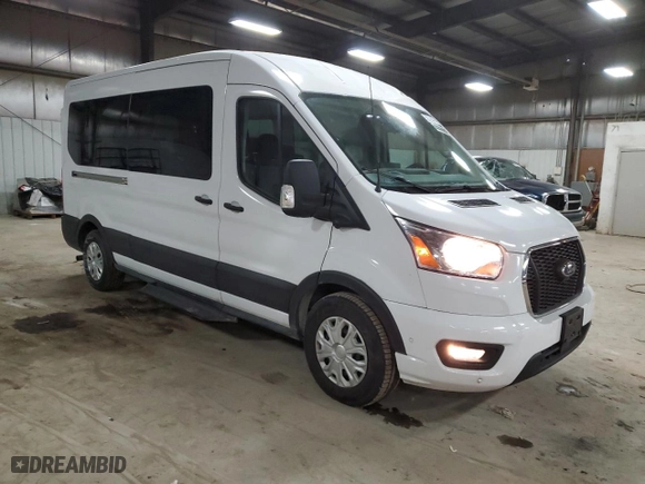 2022 Ford Transit Passenger Wagon XL with VIN 1FBAX2C82NKA78986, listed as a Copart auction lot 42490795 with 63,246 mi miles and Clean Title. Bid and sale history available at carsss.com. Image 4.