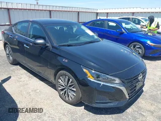 2025 Nissan Altima SV z VIN 1N4BL4DV3SN360629, wystawiony jako IAAI lot #42477111 z przebiegiem 9 482 mil mil oraz . Historia ofert i sprzedaży dostępna na DreamBid. Obrazek 1.