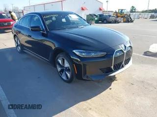 2024 BMW i4 xDrive40 z VIN WBY83FB05RFS69775, wystawiony jako IAAI lot #42079067 z przebiegiem 4 607 mil mil oraz . Historia ofert i sprzedaży dostępna na DreamBid. Obrazek 1.