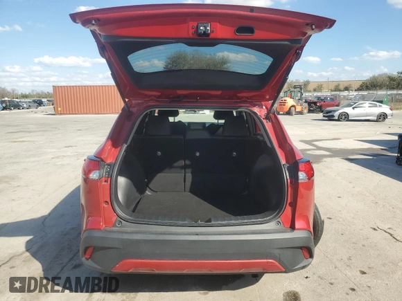 2022 Toyota Corolla Cross LE z VIN 7MUCAAAG1NV005567, wystawiony jako Copart lot #44578945 z przebiegiem 51 180 mil mil oraz Szkody całkowita. Historia ofert i sprzedaży dostępna na DreamBid. Obrazek 6.