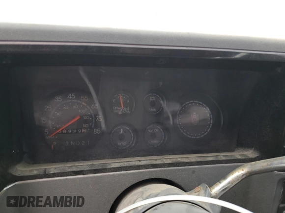 1987 Chevrolet Monte Carlo z VIN 1G1GZ11Z9HR104445, wystawiony jako Copart lot #48035825 z przebiegiem 68 929 mil mil oraz Tytuł czysty. Historia ofert i sprzedaży dostępna na DreamBid. Obrazek 9.