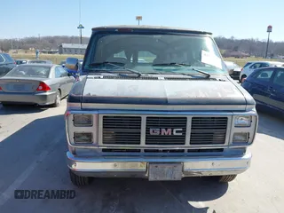 1989 GMC Vandura z VIN 1GDEG25KXK7519540, wystawiony jako IAAI lot #41771047 z przebiegiem 638 734 mil mil oraz . Historia ofert i sprzedaży dostępna na DreamBid. Obrazek 12.