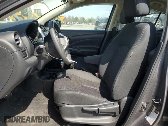 2019 Nissan Versa SV z VIN 3N1CN7AP2KL800634, wystawiony jako Copart lot #49775895 z przebiegiem 115 948 mil mil oraz Czysty tytuł • Clean title. Historia ofert i sprzedaży dostępna na DreamBid. Obrazek 7.