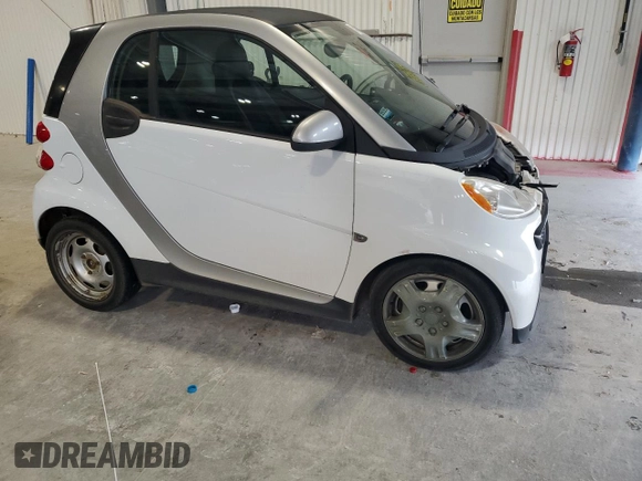 2013 Smart fortwo Pure с VIN WMEEJ3BA9DK626037, выставлен на аукционе Copart как лот 54573255 с пробегом 66 070 миль миль и Чистый • Clean title. История ставок и продаж доступна на DreamBid. Изображение 4.