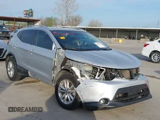 2017 Nissan Rogue SV z VIN JN1BJ1CP5HW030515, wystawiony jako IAAI lot #41892304 z przebiegiem 83 794 mil mil oraz . Historia ofert i sprzedaży dostępna na DreamBid. Obrazek 1.