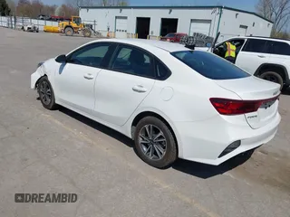 2024 Kia Forte LX z VIN 3KPF24AD6RE786274, wystawiony jako IAAI lot #42108741 z przebiegiem 5 923 mil mil oraz . Historia ofert i sprzedaży dostępna na DreamBid. Obrazek 3.