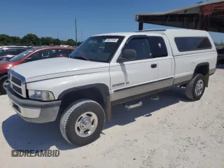 2000 Dodge 2500 z VIN 1B7KF23Z7YJ173131, wystawiony jako Copart lot #56321245 z przebiegiem 197 776 mil mil oraz Czysty tytuł • Clean title. Historia ofert i sprzedaży dostępna na DreamBid. Obrazek 1.