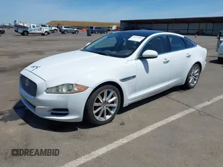 2012 Jaguar XJ z VIN SAJWA1CB4CLV33824, wystawiony jako IAAI lot #42279485 z przebiegiem 147 376 mil mil oraz . Historia ofert i sprzedaży dostępna na DreamBid. Obrazek 2.