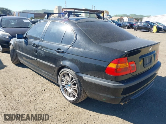 2005 BMW 3 Series 330i with VIN WBAEV53445KM41495, listed as a IAAI auction lot 41659065 with 164,868 mi miles. Bid and sale history available at carsss.com. Image 3.