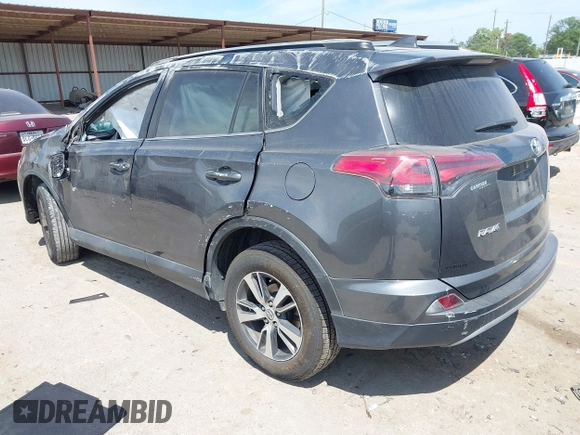 2018 Toyota RAV4 XLE z VIN 2T3WFREV8JW499399, wystawiony jako IAAI lot #42038421 z przebiegiem 77 411 mil mil oraz . Historia ofert i sprzedaży dostępna na DreamBid. Obrazek 3.